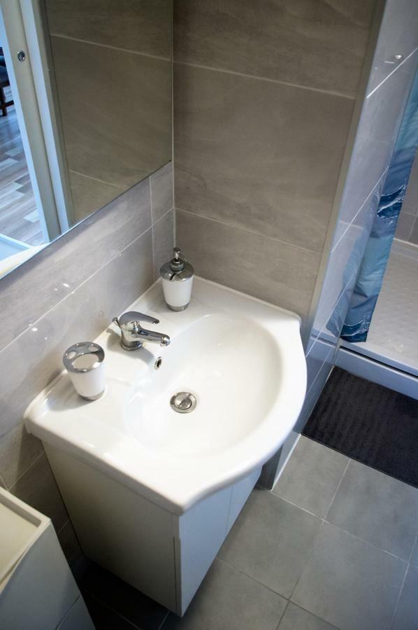 Meridian Apartment , 300M To Bus Terminal, Fast Wifi & Airport Transf 萨格勒布 外观 照片